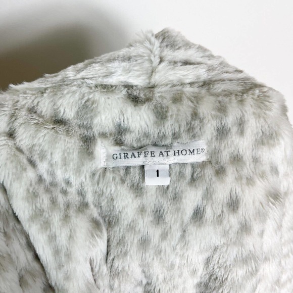 Giraffe At Home NWT Women's Luxe Satin Snow Leopard Faux Fur Robe M - Picture 6 of 7